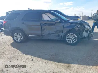 2017 Ford Explorer XLT with VIN 1FM5K7D84HGD53770, listed as a IAAI auction lot 41399834 with 125,874 mi miles and . Bid and sale history available at carsss.com. Image 1.