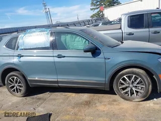 2021 Volkswagen Tiguan SE with VIN 3VV3B7AX1MM023903, listed as a IAAI auction lot 41712233 with 1 mi miles. Bid and sale history available at carsss.com. Image 12.