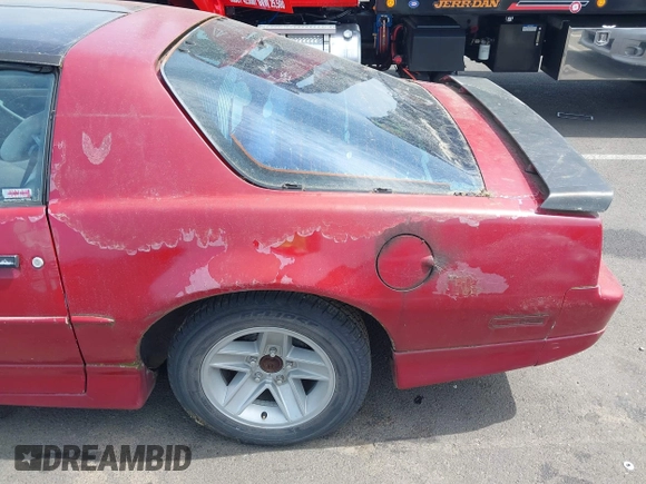 1988 Pontiac Firebird Trans Am с VIN 1G2FW21E0JL216496, выставлен на аукционе IAAI как лот 42131654 с пробегом 231 941 миль миль и . История ставок и продаж доступна на DreamBid. Изображение 11.