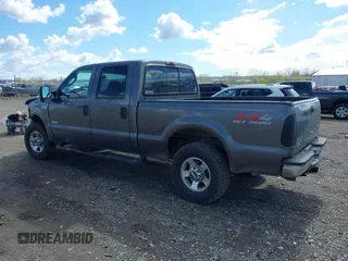 2005 Ford F-250 XL z VIN 1FTSW21P75EA97710, wystawiony jako IAAI lot #42157139 z przebiegiem 182 470 mil mil oraz . Historia ofert i sprzedaży dostępna na DreamBid. Obrazek 3.