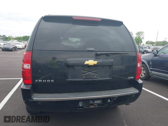 2009 Chevrolet Tahoe LTZ z VIN 1GNFK330X9R130028, wystawiony jako IAAI lot #42113713 z przebiegiem 135 631 mil mil oraz . Historia ofert i sprzedaży dostępna na DreamBid. Obrazek 16.