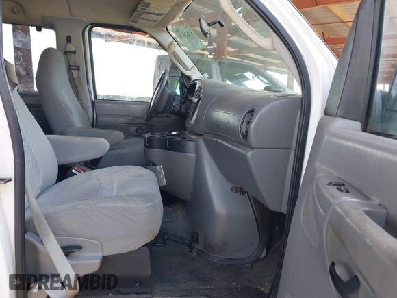 2006 Ford Econoline Passenger XL z VIN 1FBNE31L46HA47807, wystawiony jako IAAI lot #42629676 z przebiegiem 65 498 mil mil oraz . Historia ofert i sprzedaży dostępna na DreamBid. Obrazek 5.