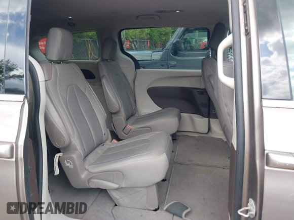 2017 Chrysler Pacifica Touring z VIN 2C4RC1DG2HR833473, wystawiony jako IAAI lot #42597208 z przebiegiem 78 239 mil mil oraz . Historia ofert i sprzedaży dostępna na DreamBid. Obrazek 8.