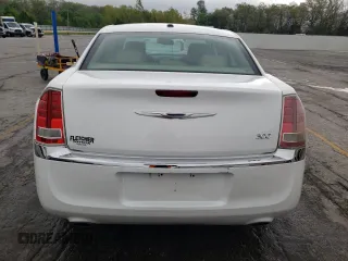2014 Chrysler 300 z VIN 2C3CCAAG7EH148451, wystawiony jako Copart lot #54672815 z przebiegiem 154 241 mil mil oraz Szkoda całkowita • Salvage title. Historia ofert i sprzedaży dostępna na DreamBid. Obrazek 6.