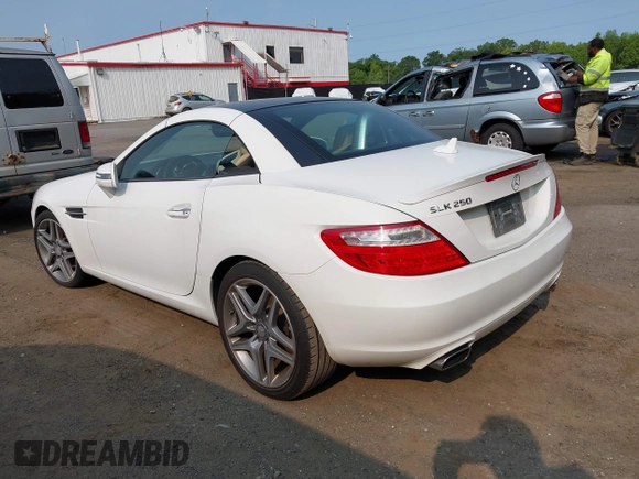 2015 Mercedes-Benz SLK 250 z VIN WDDPK4HA2FF100514, wystawiony jako IAAI lot #42414167 z przebiegiem 120 615 mil mil oraz . Historia ofert i sprzedaży dostępna na DreamBid. Obrazek 3.