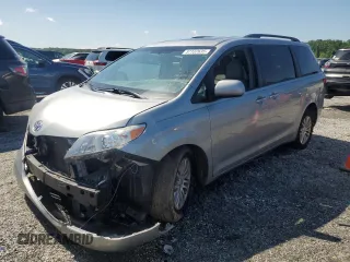 2016 Toyota Sienna XLE z VIN 5TDYK3DC9GS718138, wystawiony jako Copart lot #57137635 z przebiegiem 105 384 mil mil oraz Szkoda całkowita • Salvage title. Historia ofert i sprzedaży dostępna na DreamBid. Obrazek 1.