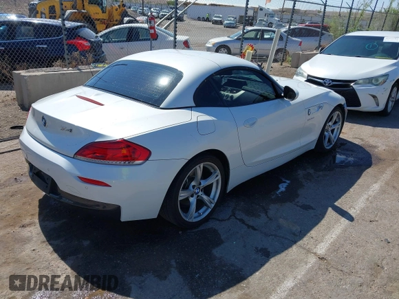 2015 BMW Z4 sDrive28i z VIN WBALL5C53FP557183, wystawiony jako IAAI lot #42145557 z przebiegiem 123 319 mil mil oraz . Historia ofert i sprzedaży dostępna na DreamBid. Obrazek 4.