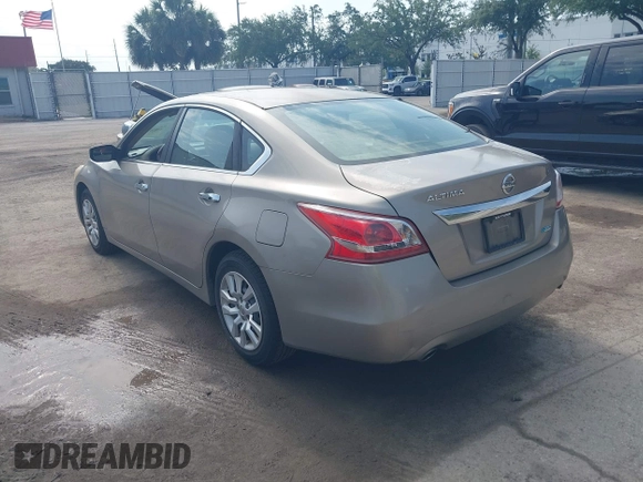 2013 Nissan Altima SV with VIN 1N4AL3AP4DN561907, listed as a IAAI auction lot 42230149 with 189,351 mi miles and . Bid and sale history available at carsss.com. Image 3.