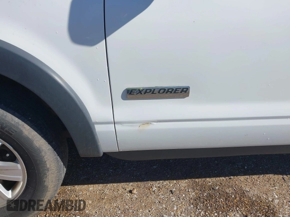 2007 Ford Explorer XLT with VIN 1FMEU63E27UA69436, listed as a IAAI auction lot 41777443 with 215,975 mi miles. Bid and sale history available at carsss.com. Image 6.