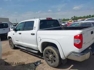 2016 Toyota Tundra SR5 z VIN 5TFDW5F18GX550786, wystawiony jako IAAI lot #42055381 z przebiegiem 168 815 mil mil oraz . Historia ofert i sprzedaży dostępna na DreamBid. Obrazek 14.