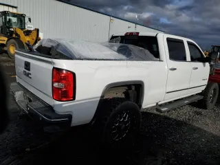 2017 GMC Sierra 2500HD SLT with VIN 1GT12TEY6HF226566, listed as a Copart auction lot 85250664 with 167,471 mi miles and Salvage Title. Bid and sale history available at carsss.com. Image 3.