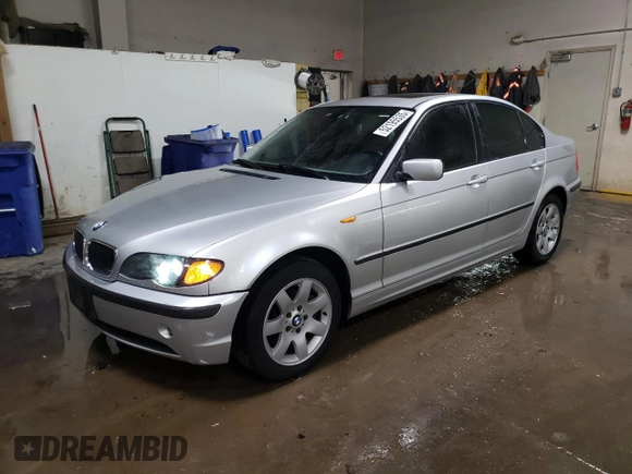 2003 BMW 3 Series 325xi with VIN WBAEU33453PM52318, listed as a Copart auction lot 52195535 with 104,018 mi miles and Salvage Title. Bid and sale history available at carsss.com. Image 1.