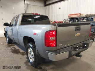 2009 Chevrolet Silverado 1500 LT with VIN 1GCEK29059Z253872, listed as a IAAI auction lot 41325279 with 45,495 mi miles. Bid and sale history available at carsss.com. Image 3.
