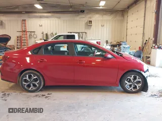 2021 Kia Forte LXS z VIN 3KPF24AD6ME326248, wystawiony jako IAAI lot #41760681 z przebiegiem 83 716 mil mil oraz . Historia ofert i sprzedaży dostępna na DreamBid. Obrazek 13.
