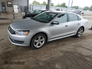 2013 Volkswagen Passat SE z VIN 1VWBH7A35DC118033, wystawiony jako Copart lot #59998325 z przebiegiem 248 493 mil mil oraz Czysty tytuł • Clean title. Historia ofert i sprzedaży dostępna na DreamBid. Obrazek 1.