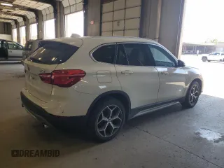 2017 BMW X1 xDrive28i z VIN WBXHT3C36H5F75824, wystawiony jako Copart lot #56330735 z przebiegiem 57 122 mil mil oraz Szkody całkowita. Historia ofert i sprzedaży dostępna na DreamBid. Obrazek 3.