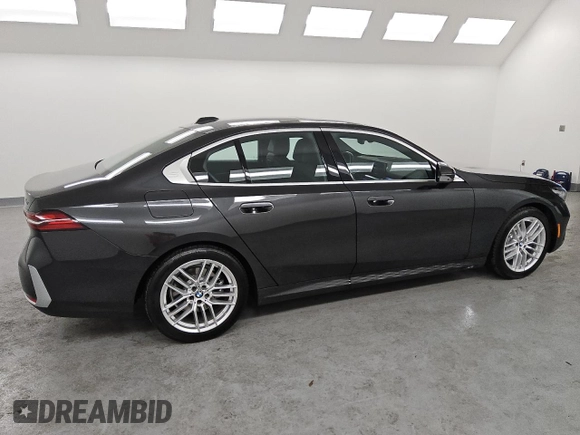 2024 BMW 5 Series 530i xDrive with VIN WBA53FJ05RCS33735, listed as a Copart auction lot 49742795 with 20,986 mi miles and Clean Title. Bid and sale history available at carsss.com. Image 3.