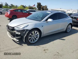 2018 Tesla Model 3 Long Range Battery z VIN 5YJ3E1EB4JF069307, wystawiony jako Copart lot #55079415 z przebiegiem 96 899 mil mil oraz Szkoda całkowita • Salvage title. Historia ofert i sprzedaży dostępna na DreamBid. Obrazek 1.