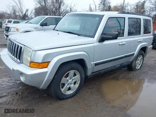 2008 Jeep Commander Sport with VIN 1J8HG48K88C135385, listed as a IAAI auction lot 41044576 with 174,695 mi miles. Bid and sale history available at carsss.com. Image 2.