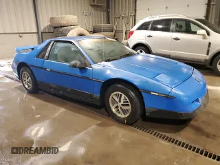 1987 Pontiac Fiero z VIN 1G2PF11R6HP237261, wystawiony jako Copart lot #85061534 z przebiegiem Nie podano mil oraz Czysty tytuł • Clean title. Historia ofert i sprzedaży dostępna na DreamBid. Obrazek 4.