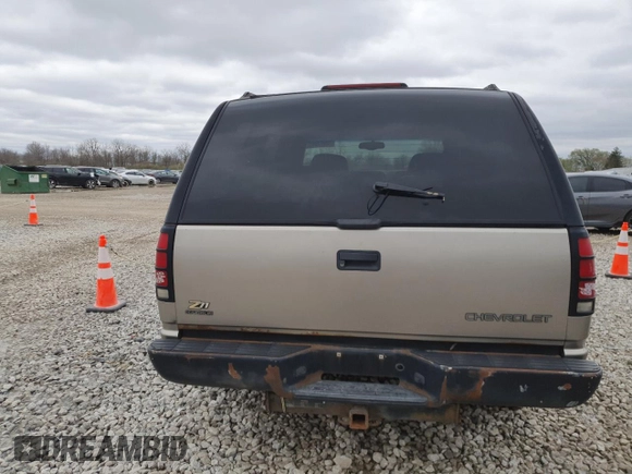2000 Chevrolet Tahoe Z71 with VIN 1GNEK13R1YR116418, listed as a Copart auction lot 50961645 with 239,452 mi miles and Salvage title. Bid and sale history available at DreamBid. Image 6.