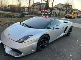 2013 Lamborghini Gallardo z VIN ZHWGU6BZ7DLA12811, wystawiony jako Copart lot #42301395 z przebiegiem 35 388 mil mil oraz Szkoda całkowita • Salvage title. Historia ofert i sprzedaży dostępna na DreamBid. Obrazek 2.