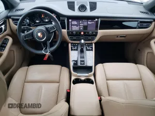 2022 Porsche Macan z VIN WP1AA2A58NLB09379, wystawiony jako Copart lot #45015785 z przebiegiem 38 104 mil mil oraz Szkoda całkowita • Salvage title. Historia ofert i sprzedaży dostępna na DreamBid. Obrazek 8.