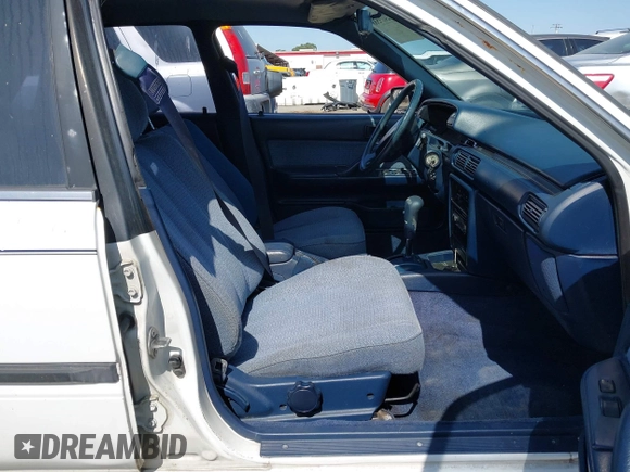 1990 Toyota Camry z VIN JT2SV21E9L0352085, wystawiony jako IAAI lot #42419588 z przebiegiem 138 425 mil mil oraz . Historia ofert i sprzedaży dostępna na DreamBid. Obrazek 5.