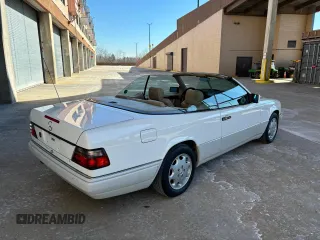 1995 Mercedes-Benz E Class with VIN WDBEA66EXSC280860, listed as a Copart auction lot 46739115 with 97,007 mi miles and Clean Title. Bid and sale history available at carsss.com. Image 4.