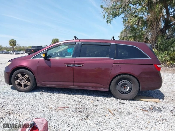 2013 Honda Odyssey Touring with VIN 5FNRL5H96DB037947, listed as a IAAI auction lot 41813910 with 231,920 mi miles. Bid and sale history available at carsss.com. Image 14.
