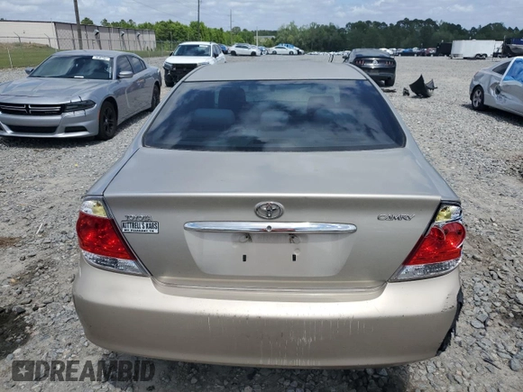 2005 Toyota Camry STD z VIN 4T1BE32K85U098314, wystawiony jako Copart lot #51684685 z przebiegiem 232 792 mil mil oraz Szkoda całkowita • Salvage title. Historia ofert i sprzedaży dostępna na DreamBid. Obrazek 6.