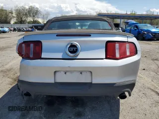 2012 Ford Mustang GT z VIN 1ZVBP8FF6C5268005, wystawiony jako Copart lot #59921495 z przebiegiem Nie podano mil oraz Szkoda całkowita • Salvage title. Historia ofert i sprzedaży dostępna na DreamBid. Obrazek 6.