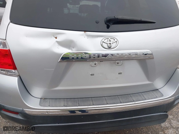 2011 Toyota Highlander with VIN 5TDZK3EH9BS030051, listed as a IAAI auction lot 41436897 with 253,513 mi miles. Bid and sale history available at carsss.com. Image 19.