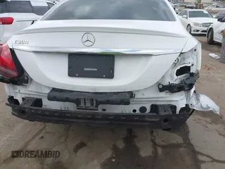 2019 Mercedes-Benz C 300 z VIN 55SWF8DBXKU305138, wystawiony jako IAAI lot #42111286 z przebiegiem 42 309 mil mil oraz . Historia ofert i sprzedaży dostępna na DreamBid. Obrazek 6.