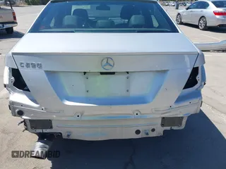 2012 Mercedes-Benz C 250 Sport z VIN WDDGF4HB0CA719814, wystawiony jako IAAI lot #42379504 z przebiegiem 88 921 mil mil oraz . Historia ofert i sprzedaży dostępna na DreamBid. Obrazek 6.
