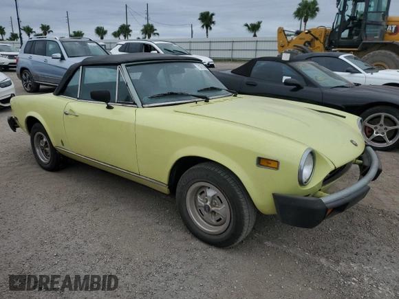 1978 FIAT 124 Spider z VIN 124CS10126825, wystawiony jako Copart lot #75075504 z przebiegiem 94 895 mil mil oraz Szkoda całkowita • Salvage title. Historia ofert i sprzedaży dostępna na DreamBid. Obrazek 4.