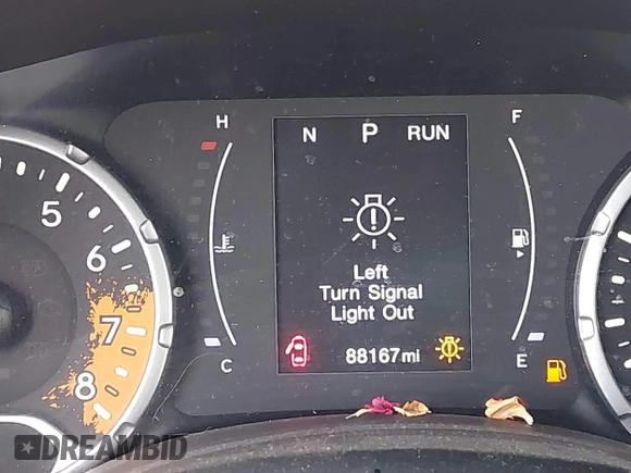 2018 Jeep Renegade Latitude with VIN ZACCJBBB5JPH00547, listed as a IAAI auction lot 41673532 with 88,167 mi miles and . Bid and sale history available at DreamBid. Image 15.