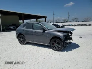 2024 Alfa Romeo Stelvio Ti z VIN ZASPAKBN5R7D80366, wystawiony jako Copart lot #54667015 z przebiegiem 9 254 mil mil oraz Nie do naprawy • Non repairable. Historia ofert i sprzedaży dostępna na DreamBid. Obrazek 14.
