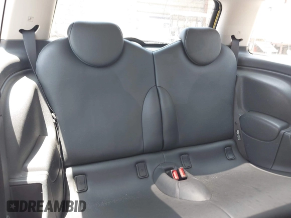 2006 MINI Hardtop с VIN WMWRC33576TK65655, выставлен на аукционе IAAI как лот 42453780 с пробегом 42 960 миль миль и . История ставок и продаж доступна на DreamBid. Изображение 8.