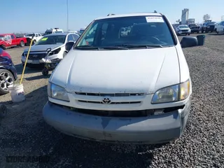 2000 Toyota Sienna LE with VIN 4T3ZF13C8YU256668, listed as a IAAI auction lot 41659040 with 387,876 mi miles. Bid and sale history available at carsss.com. Image 11.