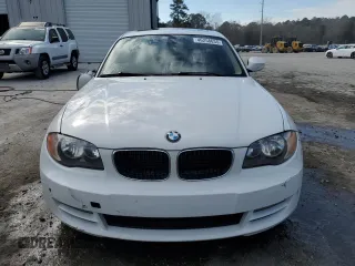 2011 BMW 1 Series 128i z VIN WBAUP7C51BVP21668, wystawiony jako Copart lot #46258635 z przebiegiem 111 911 mil mil oraz Szkody całkowita. Historia ofert i sprzedaży dostępna na DreamBid. Obrazek 5.