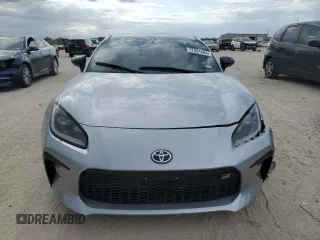 2024 Toyota GR86 Premium with VIN JF1ZNBE14R8751967, listed as a Copart auction lot 77031504 with 5,866 mi miles and Salvage Title. Bid and sale history available at carsss.com. Image 5.