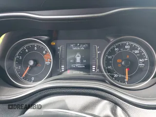 2020 Jeep Cherokee Latitude с VIN 1C4PJLCBXLD506409, выставлен на аукционе IAAI как лот 42110399 с пробегом 64 332 миль миль и . История ставок и продаж доступна на DreamBid. Изображение 7.