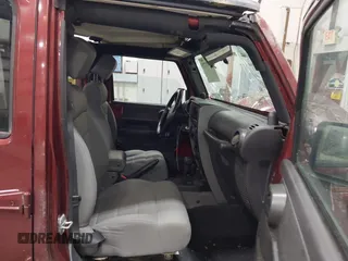 2007 Jeep Wrangler Unlimited Sahara z VIN 1J4GA59157L218278, wystawiony jako IAAI lot #41871773 z przebiegiem 145 992 mil mil oraz . Historia ofert i sprzedaży dostępna na DreamBid. Obrazek 5.