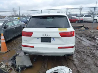 2018 Audi Q7 Premium Plus with VIN WA1LHAF74JD001365, listed as a IAAI auction lot 41503241 with 114,110 mi miles. Bid and sale history available at carsss.com. Image 17.