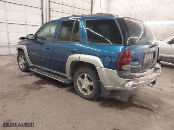 2005 Chevrolet TrailBlazer LT with VIN 1GNDT13S052136871, listed as a IAAI auction lot 41644035 with 174,070 mi miles. Bid and sale history available at carsss.com. Image 3.