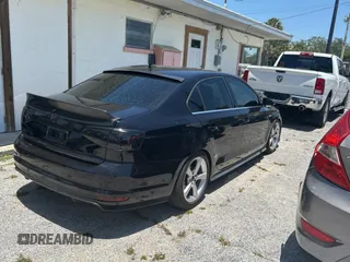 2017 Volkswagen Jetta GLI z VIN 3VW5T7AJ9HM330125, wystawiony jako Copart lot #57632155 z przebiegiem 103 949 mil mil oraz Czysty tytuł • Clean title. Historia ofert i sprzedaży dostępna na DreamBid. Obrazek 4.