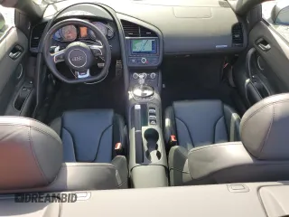2015 Audi R8 z VIN WUASUAFG1F7001863, wystawiony jako Copart lot #68133794 z przebiegiem 10 571 mil mil oraz Szkody całkowita. Historia ofert i sprzedaży dostępna na DreamBid. Obrazek 8.