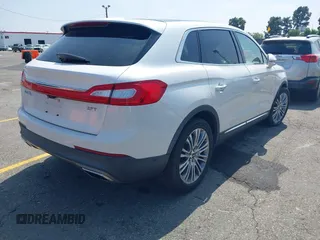 2017 Lincoln MKX Reserve z VIN 2LMPJ6LP2HBL49047, wystawiony jako IAAI lot #42151969 z przebiegiem 65 719 mil mil oraz . Historia ofert i sprzedaży dostępna na DreamBid. Obrazek 4.