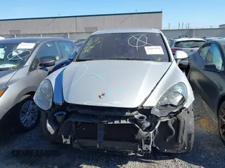 2014 Porsche Cayenne GTS z VIN WP1AD2A29ELA76227, wystawiony jako IAAI lot #42057978 z przebiegiem 92 174 mil mil oraz . Historia ofert i sprzedaży dostępna na DreamBid. Obrazek 13.